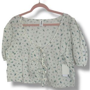 NWT Blue Rosebuds Stripe Abound Lace-Up Puff Sleeve Top – Size L